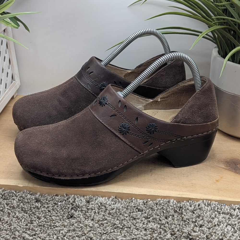 Dansko Paven Professional Brown Suede Leather Flower Accents Women's Size 39